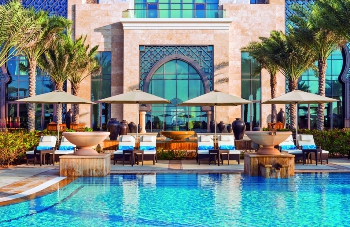 Ajman Saray Luxus Resort - Am Pool entspannen