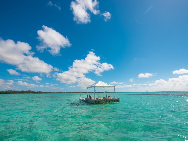 Radisson Blu Azuri Mauritius - Auf der Schwimminsel im Ozean entspannen