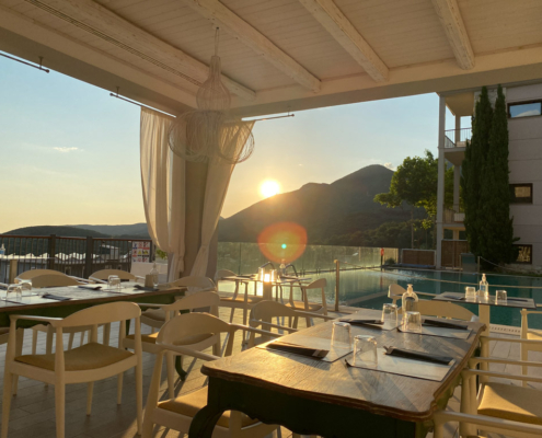 Salvator Hotel Parga - Abends auf der Restaurant Terrasse