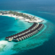 Oblu SELECT Lobigili Malediven - Blick über die Insel und die Wasservillen