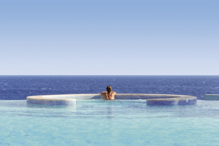 Oberoi Beach Resort Ägypten - Vom Infinitypool aus aufs Meer blicken