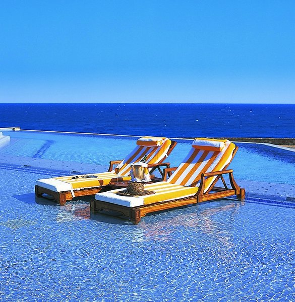 Oberoi Beach Resort Ägypten - Im Pool mit einem Drink entspannen