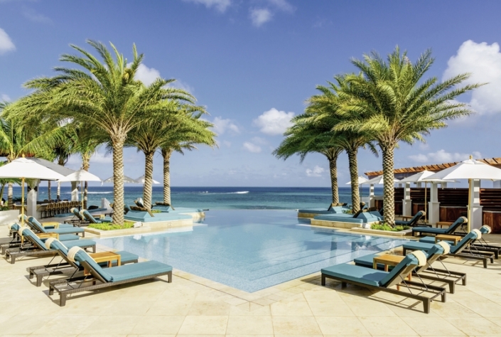 Zemi Beach House Anguilla - Am Pool mit Blick auf die Karibik