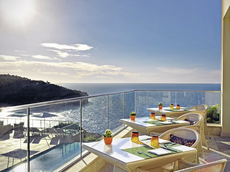 Jumeirah Port Soller Mallorca - Auf der Restaurant Terrasse mit grandiosem Blick