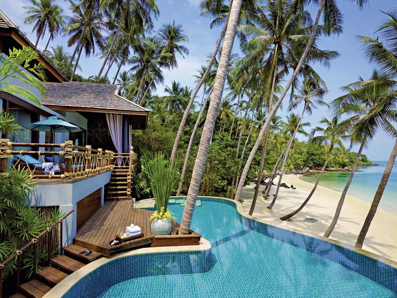 Four Seasons Koh Samui Thailand - Über den Pool und den Strand blicken