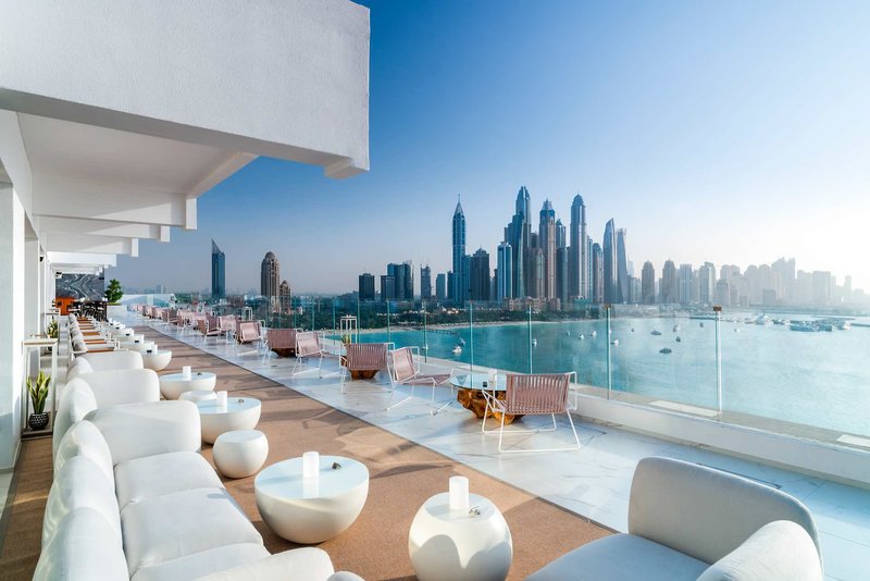 FIVE Palm Jumeirah Dubai - Auf einer der Bar Terrassen