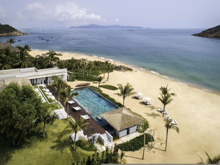 Anantara Quy Nhon Villas - Blick über Pool und Strand