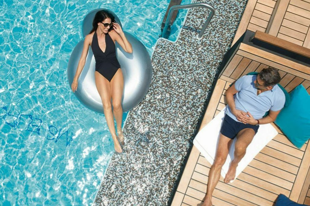 Sommerhoch2 mit Hapag-Lloyd Cruises - Am Pool entspannen