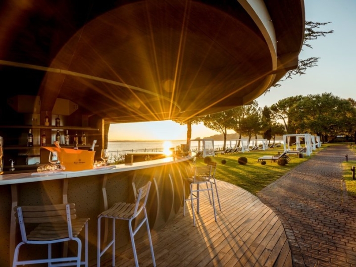 Splendido Bay Luxury Spa Resort - Die Poolbar am Nachmittag