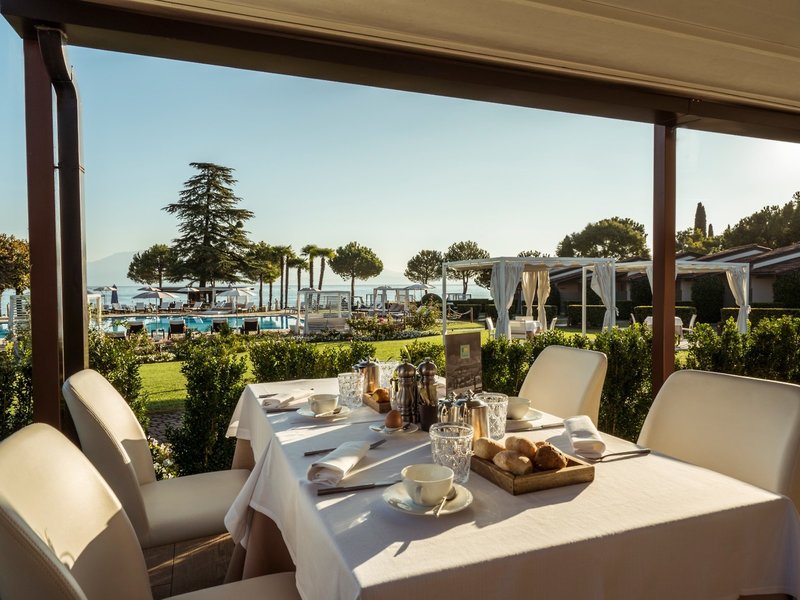 Splendido Bay Luxury Spa Resort - Frühstück mit Seeblick