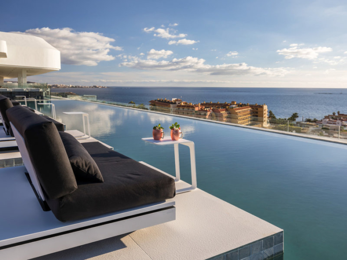 Royal Hideaway Corales Beach & Suites - Blick vom wunderbaren Infinitypool aufs Meer