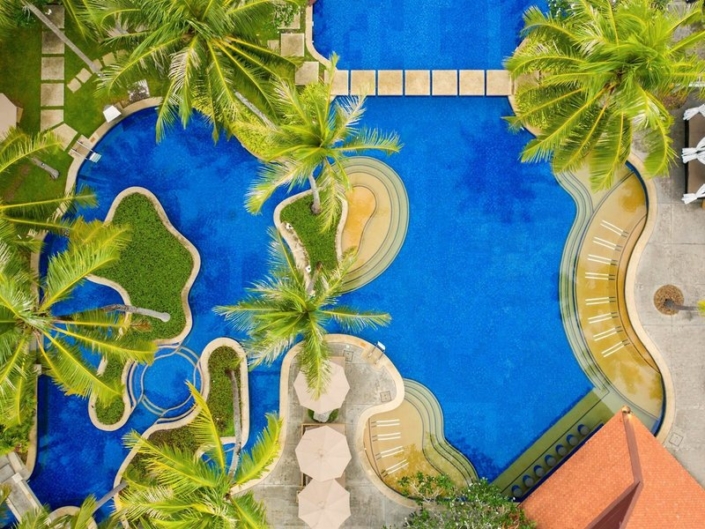 Banyan Tree Phuket Resort - Toller Blick von oben auf die Poollandschaft