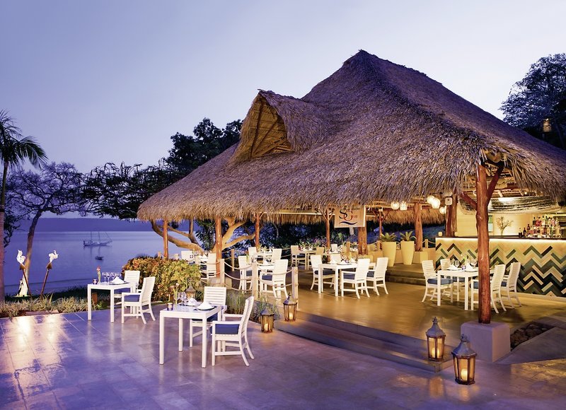 Secrets Papagayo Costa Rica - Auf der Restaurant Terrasse zum Dinner