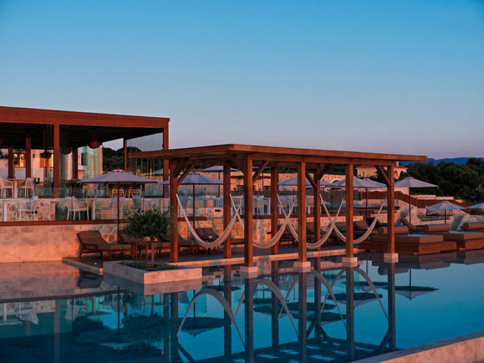 Lesante Cape Resort & Villas - Abends am Pool bei den Hängematten