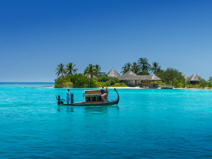 Four Seasons Resort Kuda Huraa - Mit dem Boot vor der Insel unterwegs