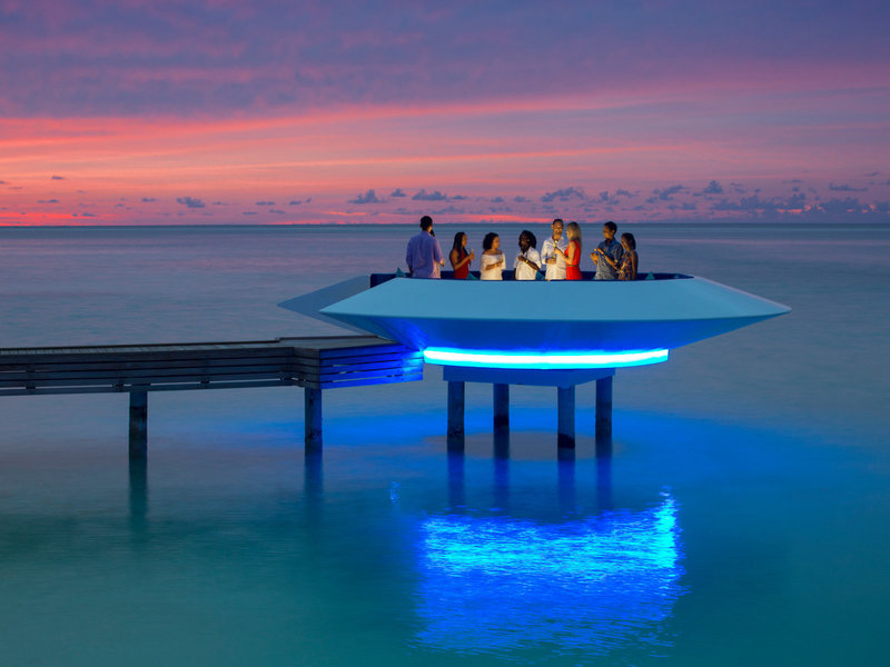 Kandima Maldives - Auf der wunderbaren Barinsel am Abend