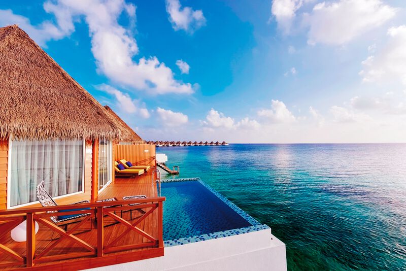 Mercure Maldives Kooddoo Resort - Auf der Terrasse der Wasservilla
