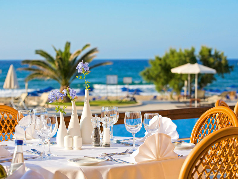 Pilot Beach Resort - Lunch mit Blick aufs Meer