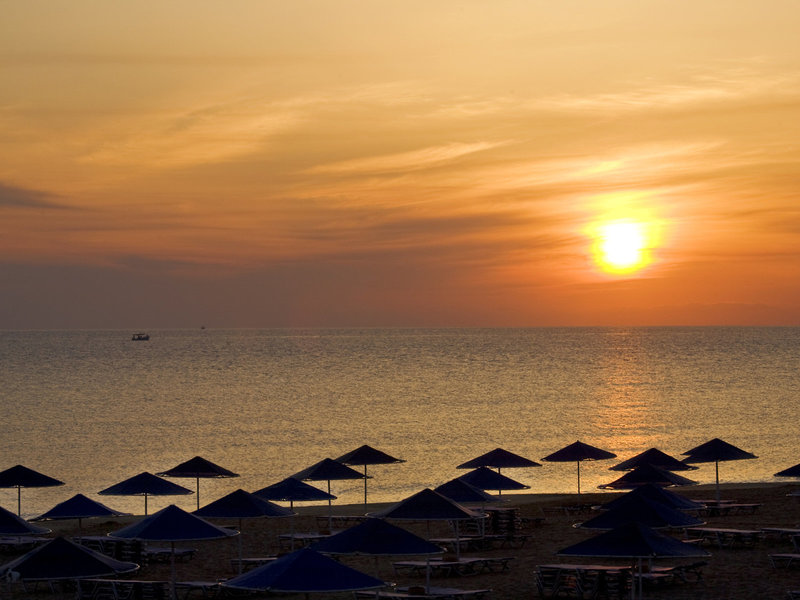 Pilot Beach Resort - Sonnenuntergang über dem Mittelmeer