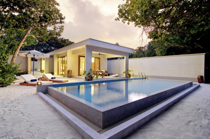 Amilla Maldives Resort and Residences - Eine der Strandvillen mit Pool