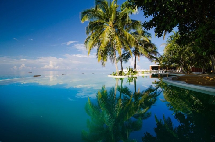 Amilla Maldives Resort and Residences - Grandioser Infinitypool