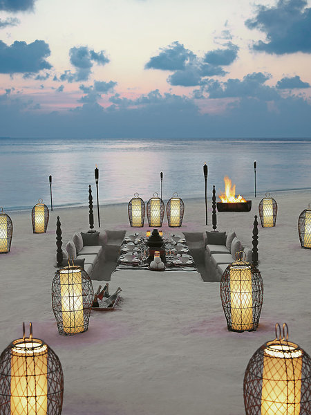 Dusit Thani Maldives - Coole Strand Location zum Dinner