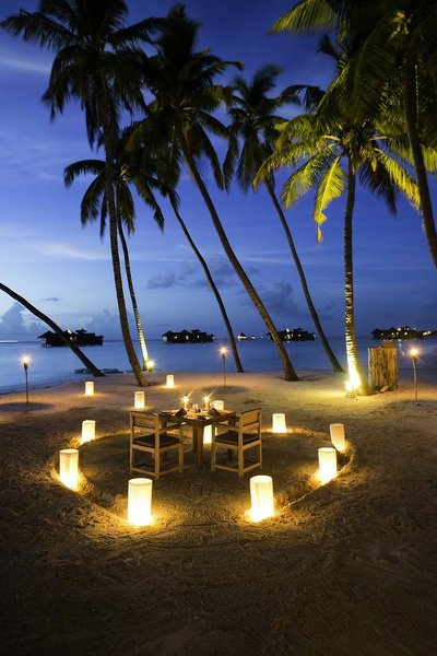 Gili Lankanfushi Maldives - Romantisches Dinner am Strand