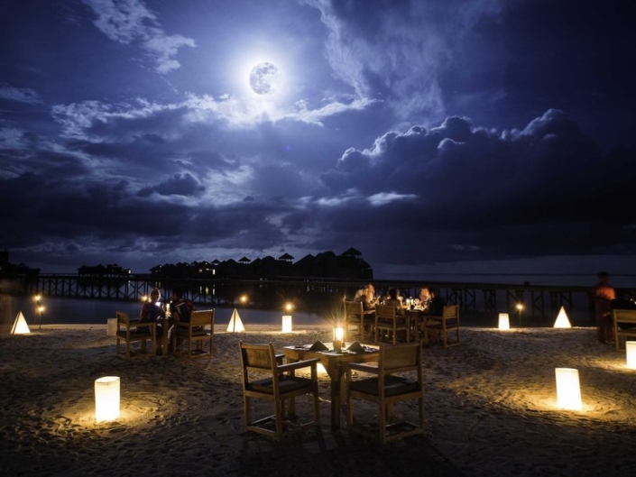 Gili Lankanfushi Maldives - Romantisches Dinner am Strand