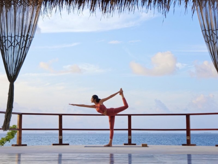 Grand Park Kodhipparu - Yoga über dem Ozean
