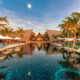 Mövenpick Resort Kuredhivaru Maldives - Abends am Pool
