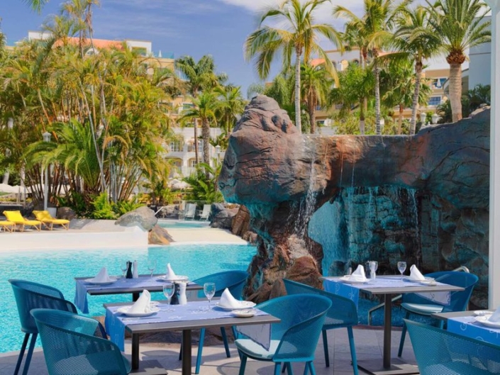 ADRIAN Hoteles Jardines de Nivaria - Auf der Terrasse des Restaurant La Cascada am Pool