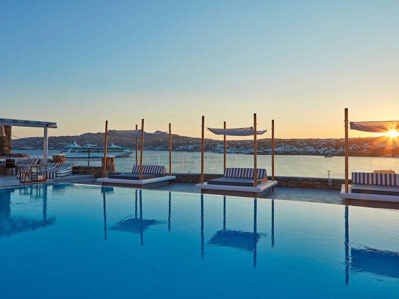 Mykonos No 5 Suites and Villas Boutiquehotel - Abends am Pool das Meer geniessen