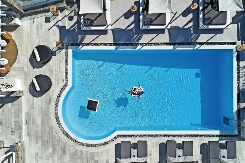 Mykonos No 5 Suites and Villas Boutiquehotel - Cooler Blick von oben auf den Pool