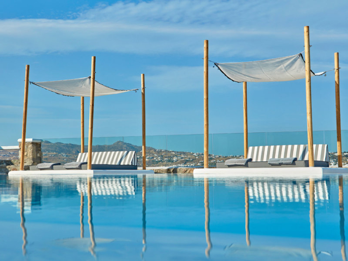 Mykonos No 5 Suites and Villas Boutiquehotel - Relaxen am Pool über dem Meer
