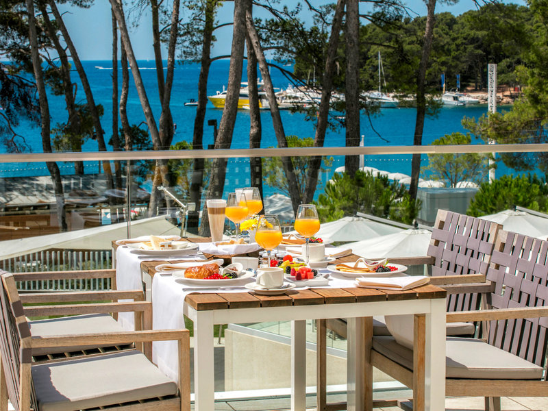 Hotel Bellevue Mali Losinj - Frühstück mit Blick aufs Meer
