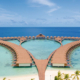 Cinnamon Velifushi Maldives First-Class Luxusurlaub - Cooler Blick über die Wasservillen