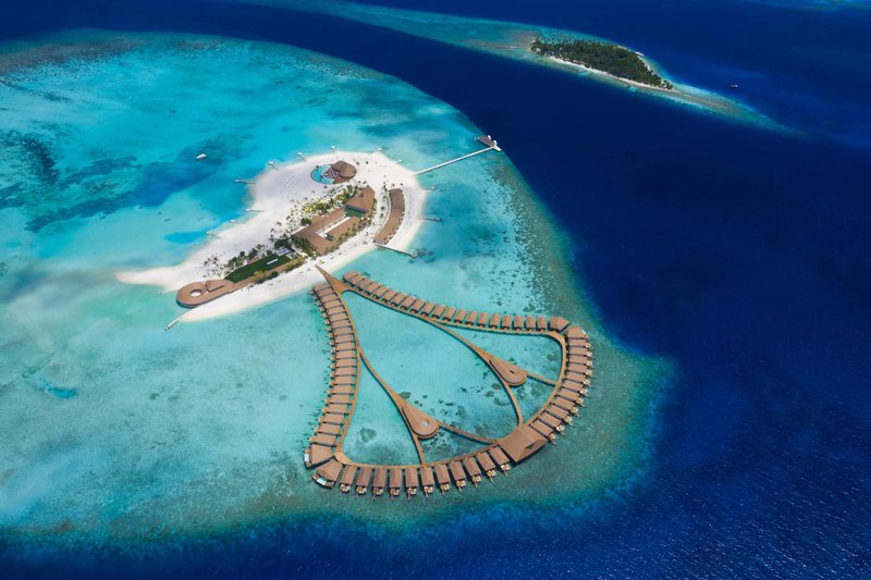 Cinnamon Velifushi Maldives First-Class Luxusurlaub - Blick auf das wunderbare Eiland und das Resort