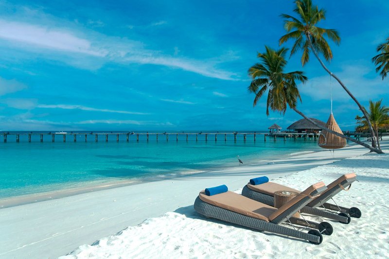 Constance Halaveli Maldives - Am Strand einfach nur erholen