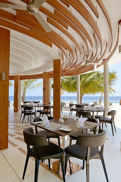 Kandolhu Maldives - Auf der Restaurant Terrasse