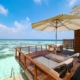 Kandolhu Maldives - Auf der Terrasse über dem Ozean