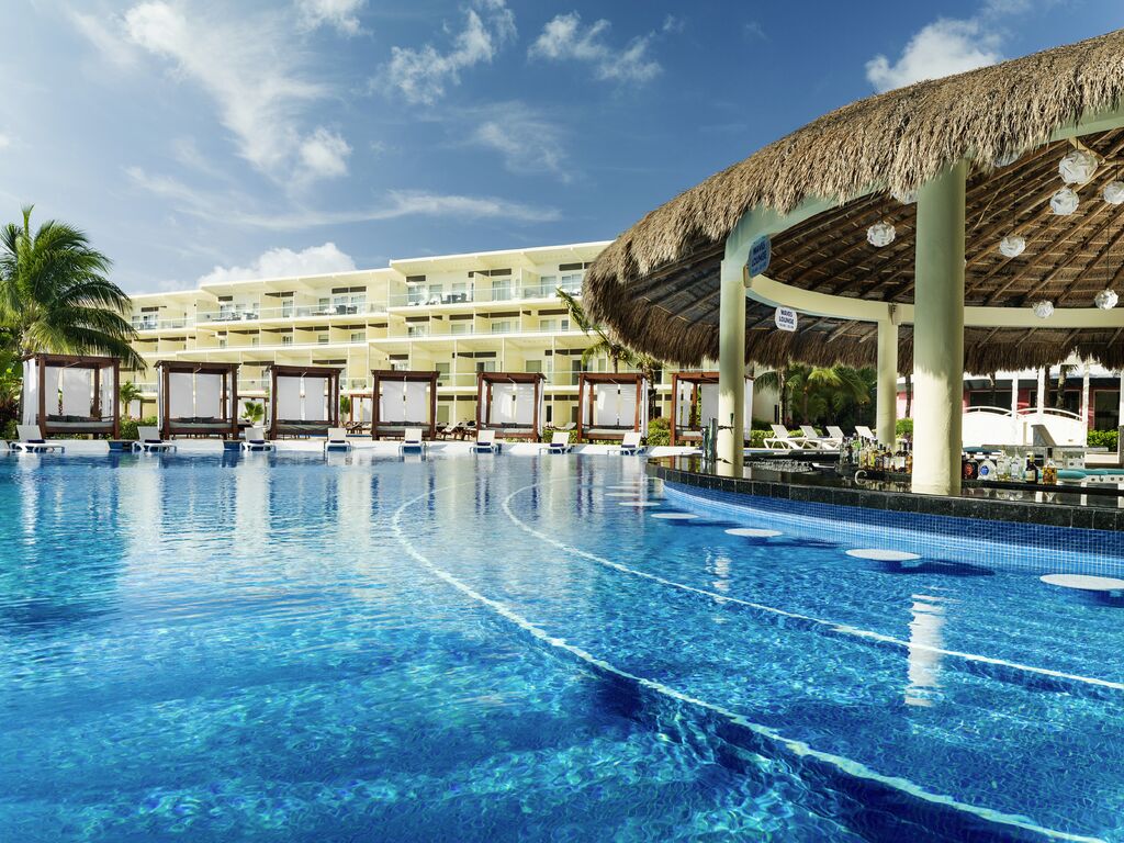 AZUL Beach Riviera Cancun - Am Pool